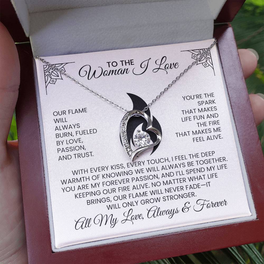 To The Hot Woman I Love Anniversary, Christmas, Birthday Gift - Forever Love Pendant Necklace With Message Card