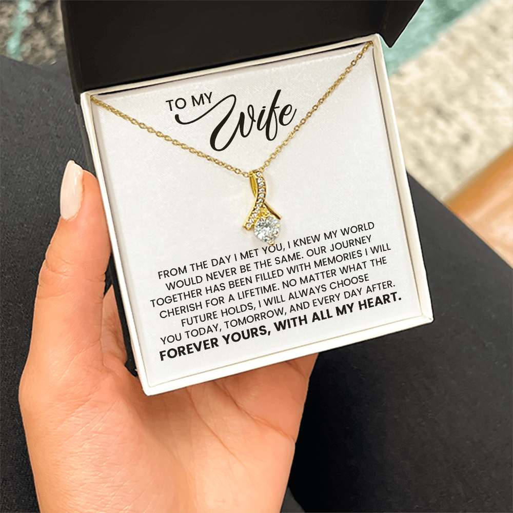 To My Wife - Christmas, Anniversary, Birthday Gift, Alluring Beauty Gold Pendant Necklace With Heartfelt Message Card