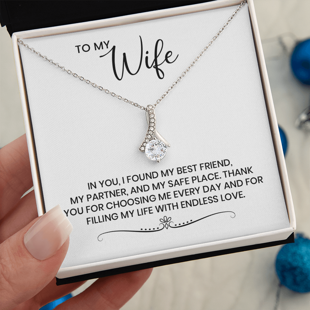 To My Wife - Christmas, Anniversary, Birthday Gift For Her, Alluring Beauty Gold Pendant Necklace With Heartfelt Message Card