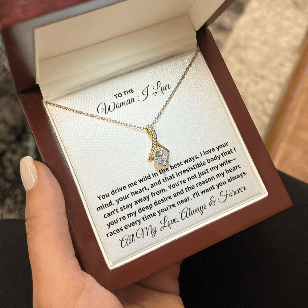 To The Woman I Love - Christmas, Anniversary, Birthday Girlfriend or Wife Gift, Alluring Beauty Gold Pendant Necklace With Heartfelt Message Card