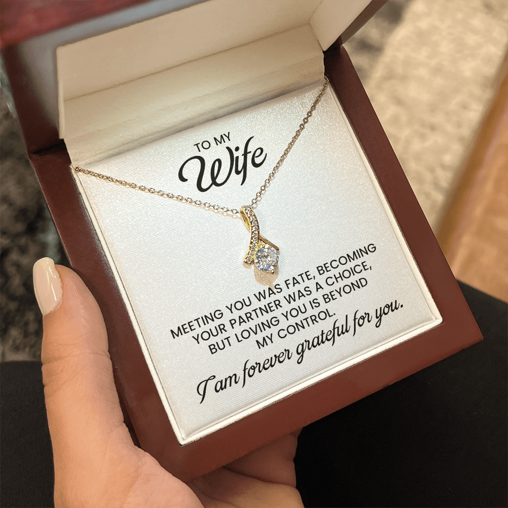 To My Wife Christmas, Anniversary, Birthday, Special Occasion Gift - Alluring Beauty Gold Pendant Necklace With Heartfelt Message Card